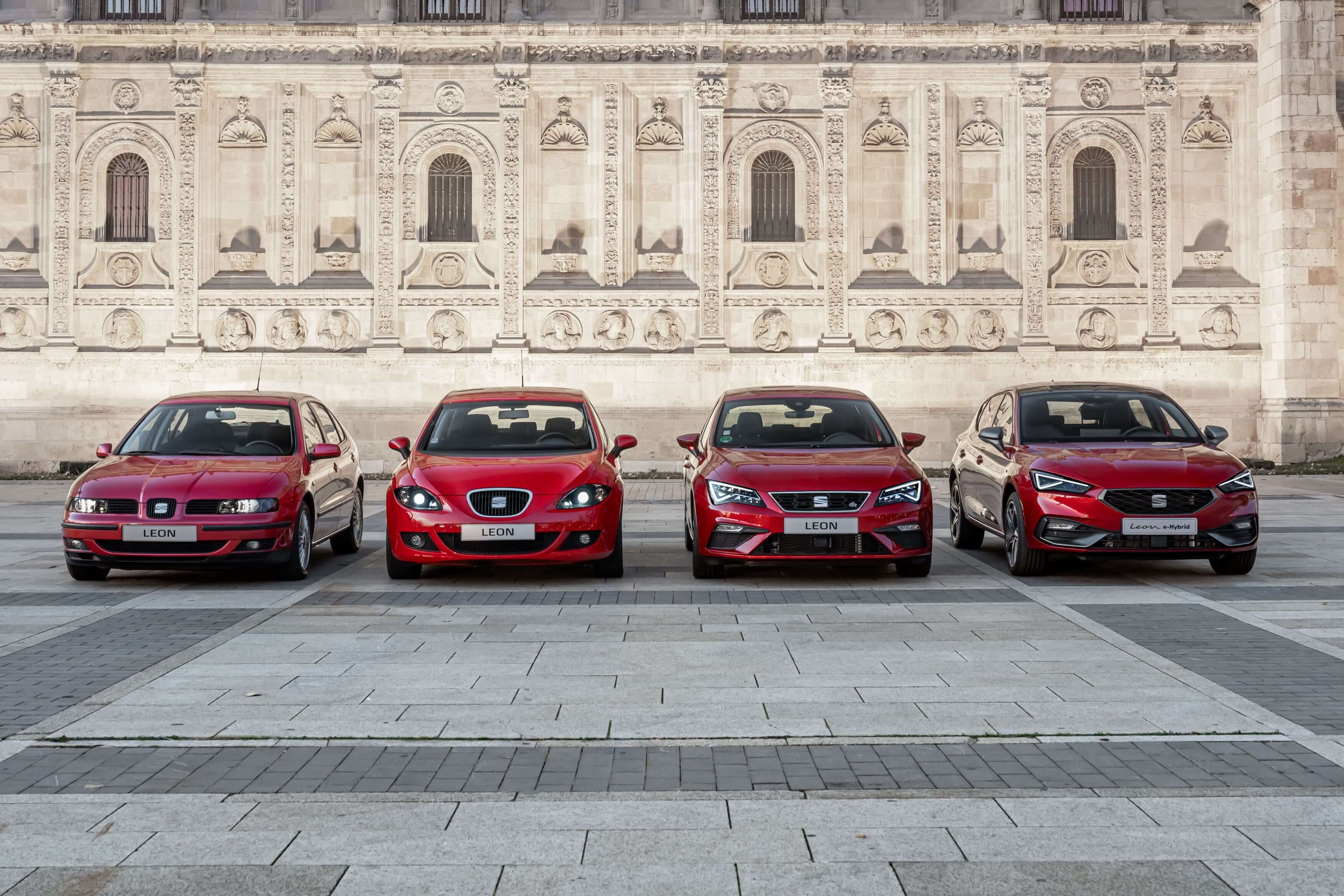 SEAT Leon: 25 Yıllık Efsane, Yeni Hibrit Versiyonuyla Kutlanıyor